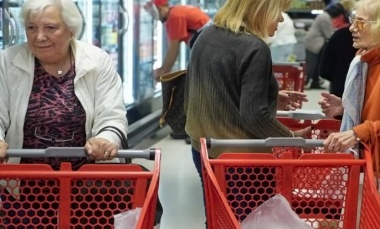 El consumo en supermercados cayó un 7,3% en marzo