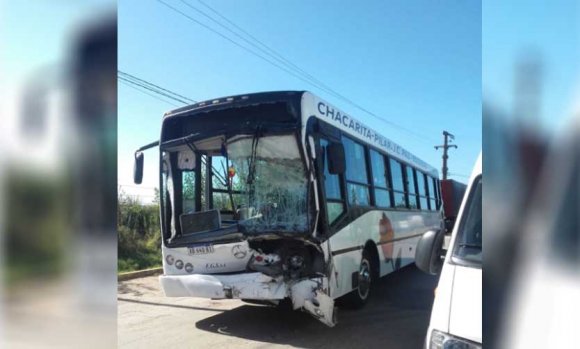 Tres heridos tras el choque entre un colectivo y un camión