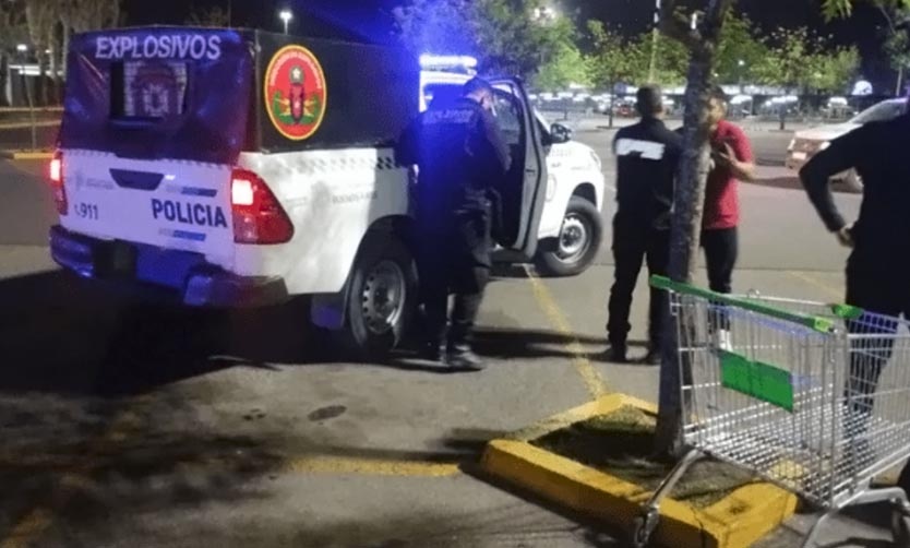 Amenazas de bomba a un shopping de Pilar: dos detenidos