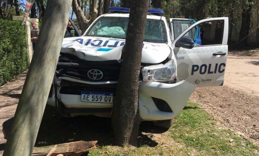 Robó una camioneta y al escapar chocó contra un patrullero