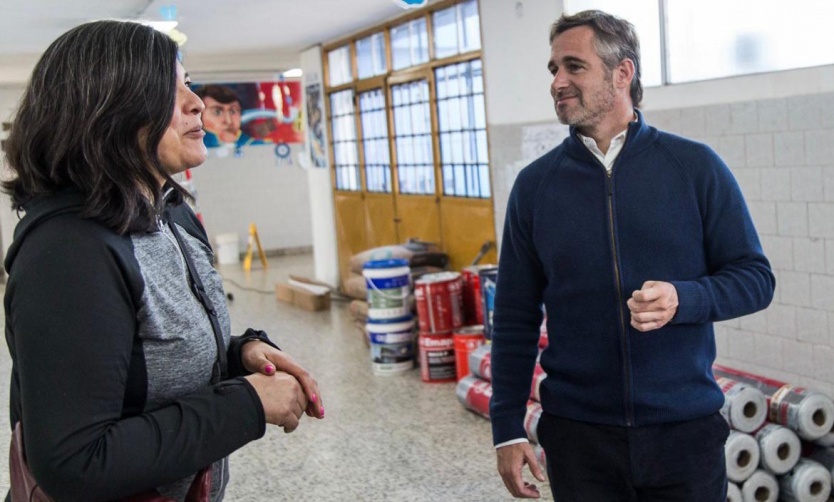 Achával recorrió obras de mantenimiento en las escuelas