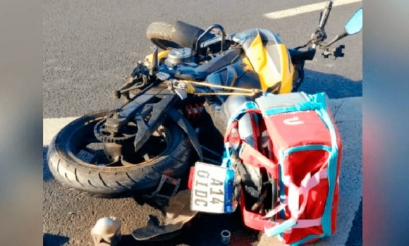 Choque en Panamericana terminó con un repartidor de Pedidos Ya en el Hospital