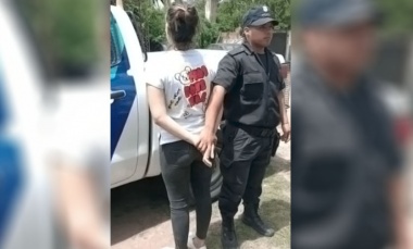 Joven atacó a la ex de su novio en la calle