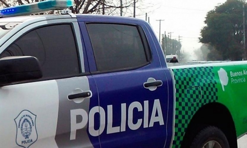 Detienen a delincuentes mientras desmantelaban una camioneta