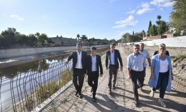 Kicillof recorrió los avances de las obras en el Río Luján