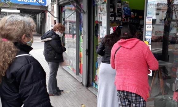 Los comercios deberán cerrar entre las 20 y las 6 de la mañana