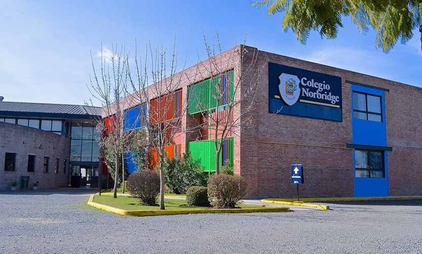 Denuncian que un colegio privado suspendió a docentes y personal de maestranza