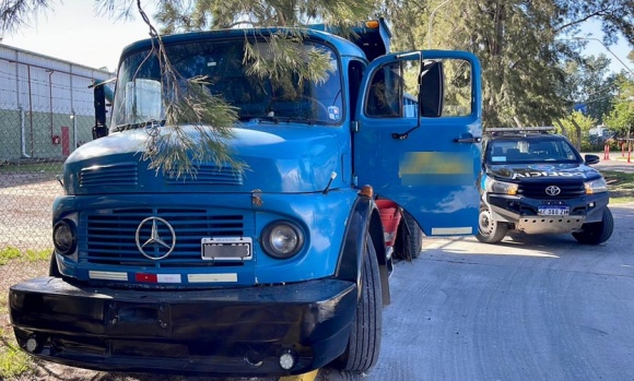 Detienen a personas acusadas de robar materiales del Municipio de Pilar