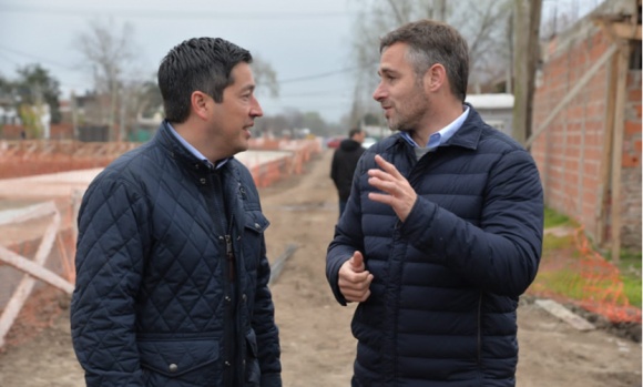 Achával y Nardini recorrieron la obra de entubamiento del canal Agustoni