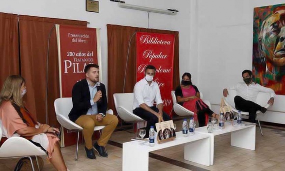 Iván Giordano presentó el libro "200 años del Tratado del Pilar"