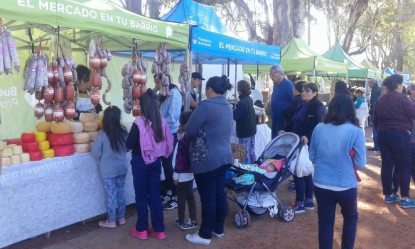 El puesto fijo de "El Mercado en tu Barrio" estará abierto también en verano