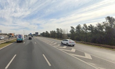 Una mujer cruzó corriendo la Panamericana y fue atropellada