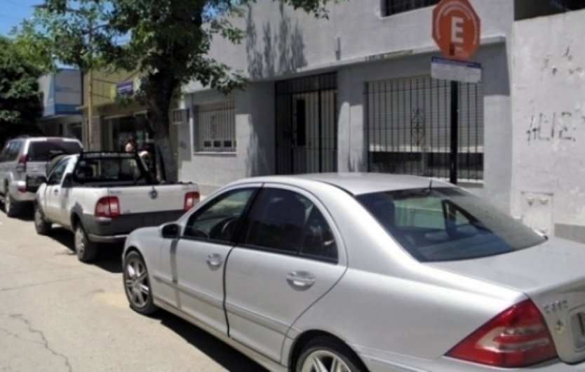 El Municipio podría reducir el horario del estacionamiento medido