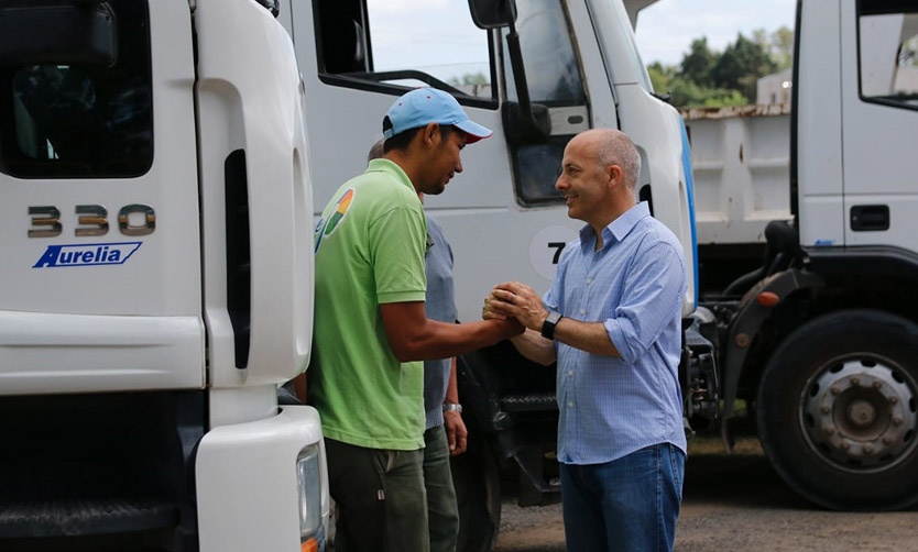 En medio de la transición, Ducoté sale a mostrar patrullas y maquinaria vial