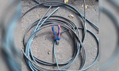 La Policía detuvo a un ladrón cuando intentaba robar cables de luz