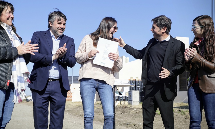 Kicillof: "Reconocemos el derecho de todos de acceder a una vivienda digna"