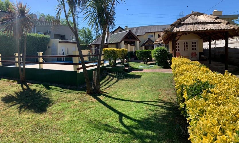 Subastarán un impecable chalet estilo campo ubicado en un barrio de Pilar