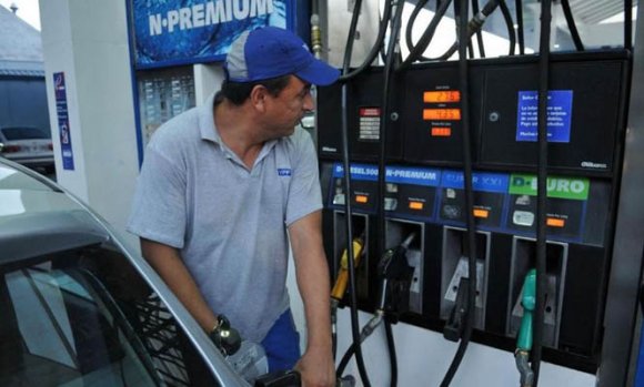 Las naftas y el gasoil aumentan entre un 4,5% y un 5% en todo el país