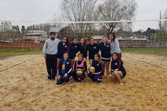 Con la Etapa local se inauguró la cancha de Beach Voley en el Polideportivo