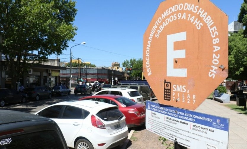 Durante todo diciembre se podrá estacionar sin pagar en el centro de Pilar