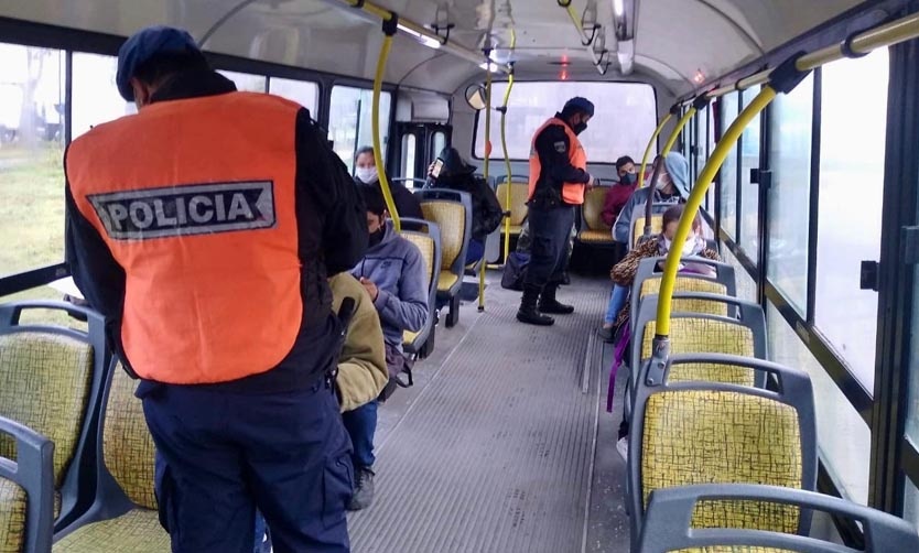 Cuarentena: aumentan los controles en el transporte público y vehículos particulares