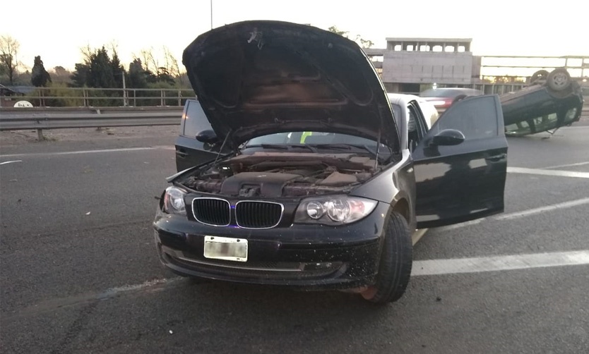 Chocaron contra otro auto en Panamericana y se escaparon corriendo