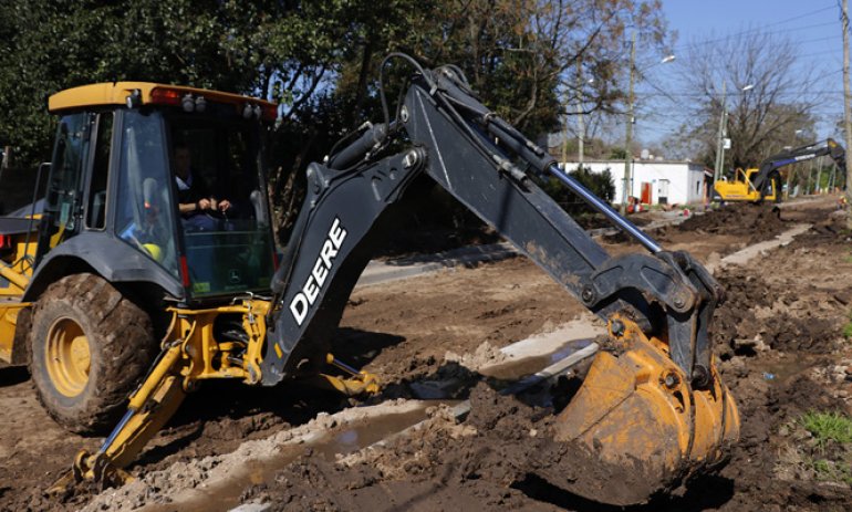 Asfaltan una calle clave para facilitar la conexión con tres rutas