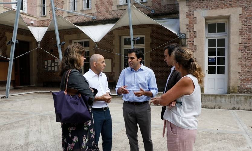 Ducoté le pide a Nación que "suspenda" la entrega de tierras del Pellegrini a la UAR