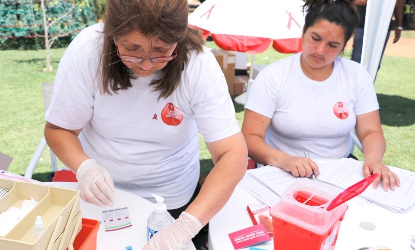 Harán testeos gratuitos de detección del HIV en la Plaza 12 de Octubre