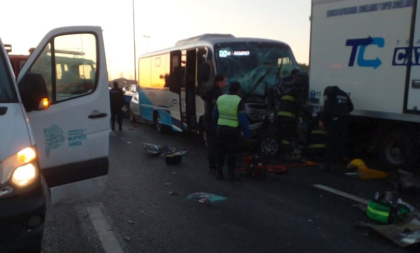 Choque múltiple en la Panamericana: un automovilista perdió un brazo