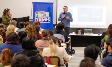 Achával acompañó a educadores en la capacitación para el programa “Tarea de Todos”