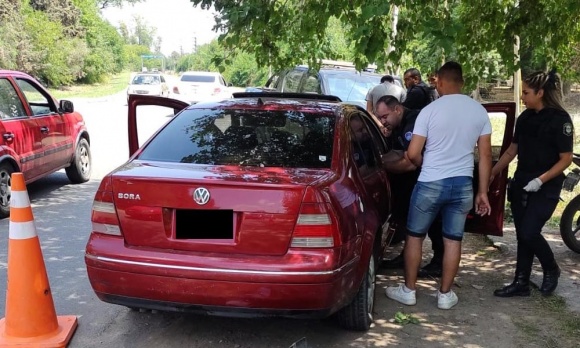 Dos detenidos por circular armados a bordo de un automóvil