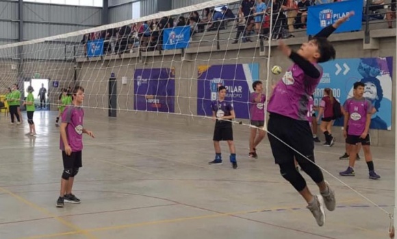 Avanza con éxito el certamen de la Liga Municipal de Voley