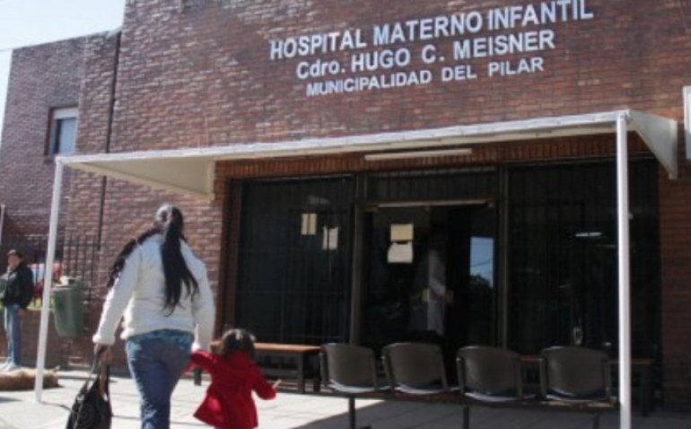 Abandonan beba en la puerta de una casa