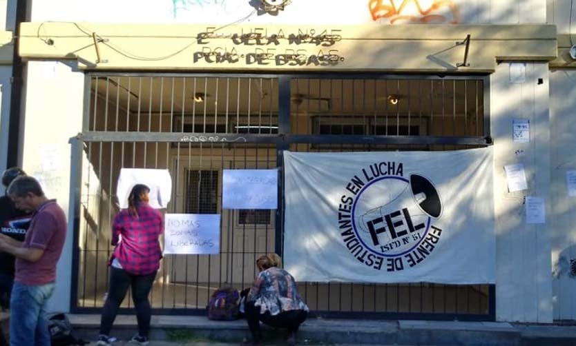 En reclamo de seguridad, alumnos tomaron una de las sedes del profesorado