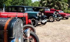 Llega a la plaza de Pilar la Exposición de Autos Clásicos