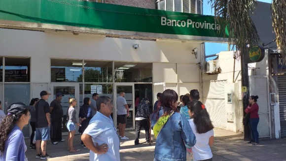 Bancos amplían horario de atención a jubilados y fijan un nuevo cronograma de pagos