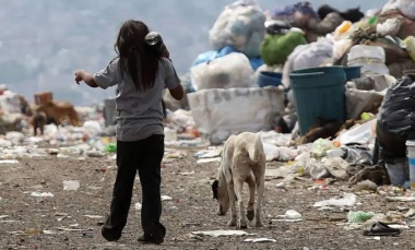 La pobreza trepó al 49% en el último semestre de acuerdo a un informe privado