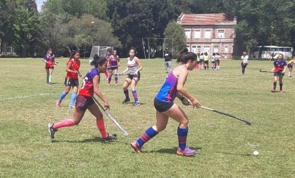 Hockey: Arrancó el Mundialito y ya están los primeros clasificados