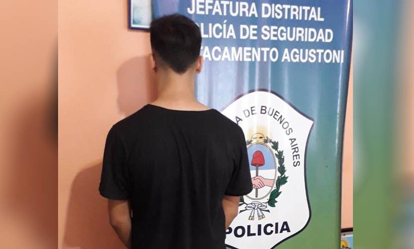 Tres jóvenes fueron detenidos por circular con medio kilo de marihuana