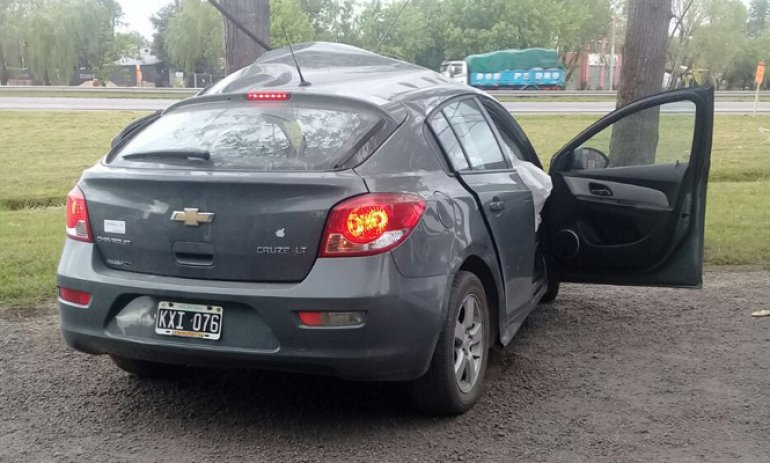 Joven fallece tras chocar el vehículo que conducía contra un árbol