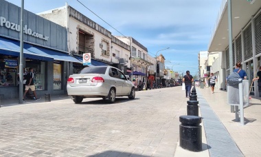 Tras el retiro de la peatonal, reabre al tránsito la calle Rivadavia