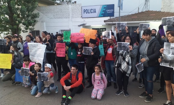 Femicidio: familiares y amigos de la mujer asesinada pidieron justicia