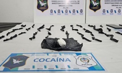 Tres detenidos y 60 dosis de cocaína secuestradas